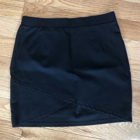 Black Faux Wrap Mini Skirt. Size Large. - Picture 4 of 8